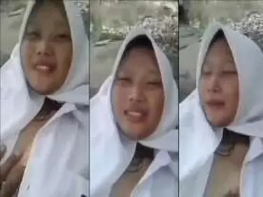 Bokep Ngewe Gadis SMA di Batu Sungai Jembutnya Sudah Lebat poster